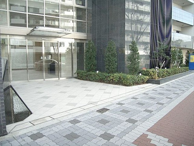 【エントランス】 | エステムコート梅田天神橋IIグラシオ | ◆ガラス扉で光が差し込み、明るく開放感のあるエントランスホールが迎えてくれます！