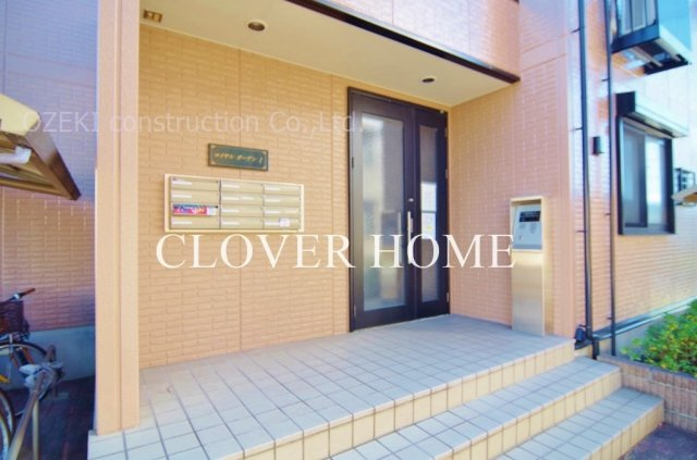 ロイヤルガーデンIのエントランス