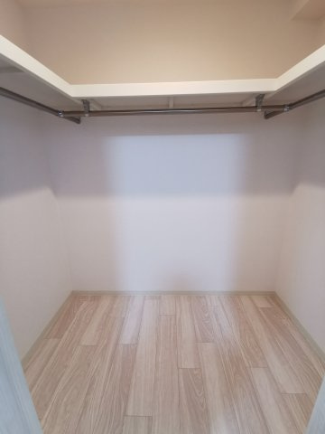 La Douceur天満の収納|ウォークインクローゼットです