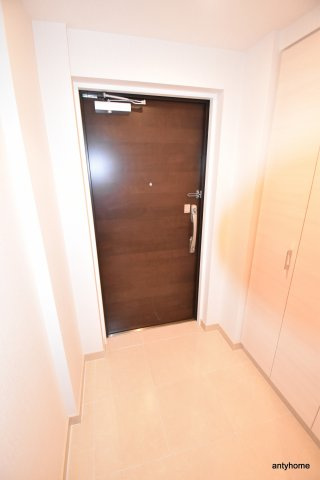 アビティ江坂　仲介手数料無料の玄関