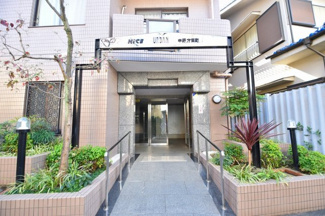 【エントランス】 | 現地見学や資料請求などお気軽にハウス・エージェントまでお問合わせ下さい。
◎TEL：0800-831-2135【通話料無料】◎周辺環境とあわせて現地ご案内致します