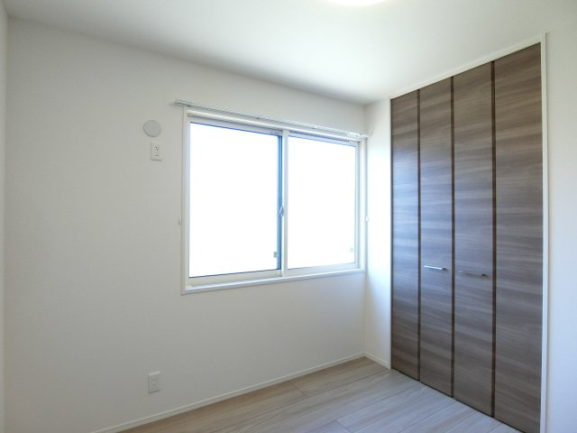 レジデンス東福原の洋室