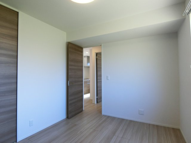 レジデンス東福原の洋室