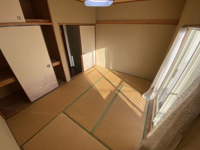 【寝室】 | サンフラワーハイツ | 寝室としてもおススメの南面和室