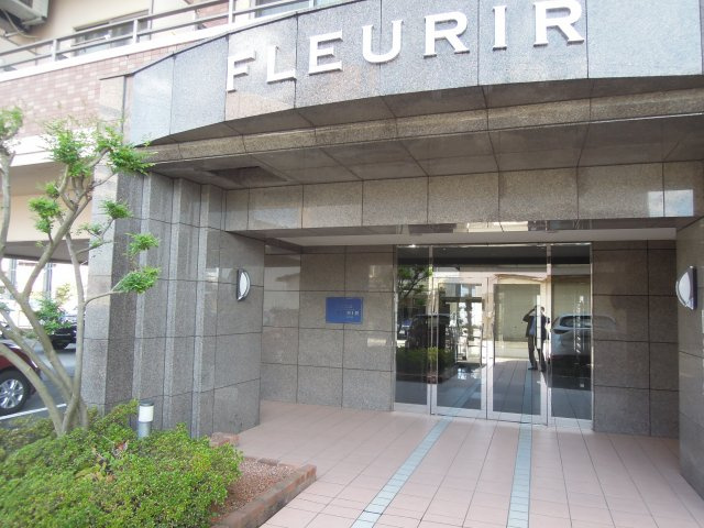 フレリア 県立病院前の外観