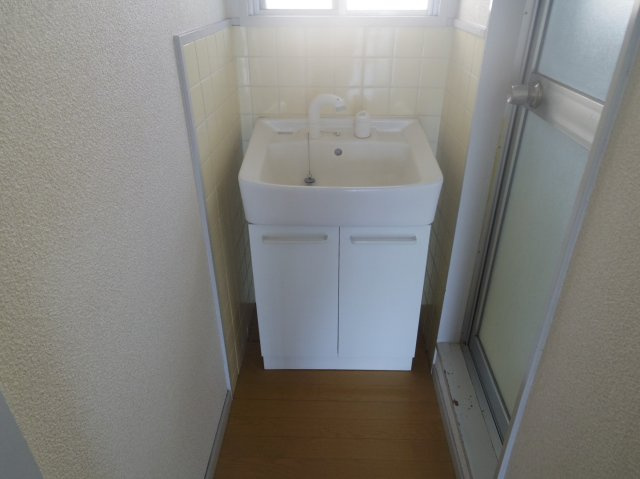 【洗面所】 | コンパクトで明るい洗面所です