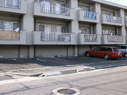 【駐車場】 | 駐車場に車を止められます
