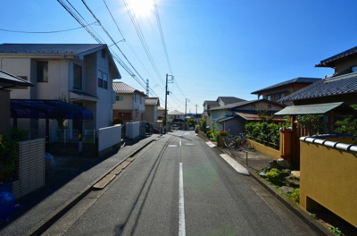 【前面道路含む現地写真】 | 【見花山古家付き土地】