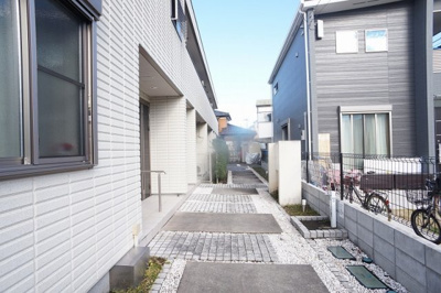 【エントランス】 | メゾン メイユール | 玄関までのアプローチです