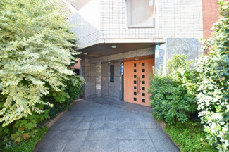 【エントランス】 | 現地見学や資料請求などお気軽にハウス・エージェントまでお問合わせ下さい。
◎TEL：0800-831-2135【通話料無料】◎周辺環境とあわせて現地ご案内致します