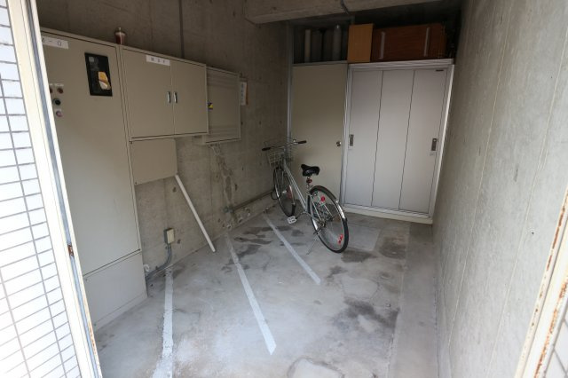 セルサス明石壱番館の駐車場