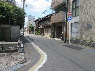 プレジール春日（旧レオパレス西院）の周辺|前面道路