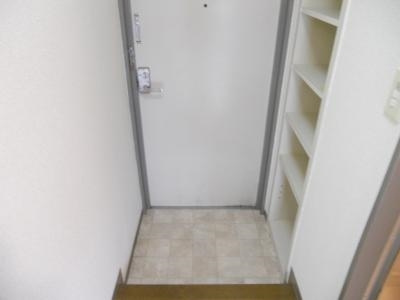 グレーシー西ノ京の玄関