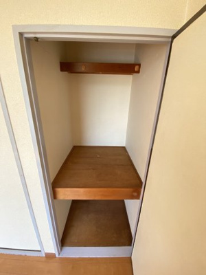 【内装】 | 幸栄ハイツ | 洋室6帖収納