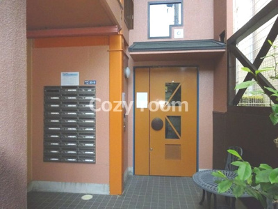 【エントランス】 | カサ・デ・グラナダ | 可愛い雰囲気のエントランスです