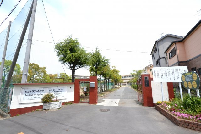 クロワールタウン東羽衣の周辺|高石中学校　徒歩10分（約800ｍ）