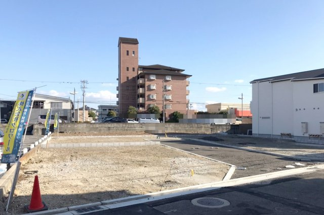 クロワールタウン東羽衣の前面道路含む現地写真|共有道路　舗装済みです。