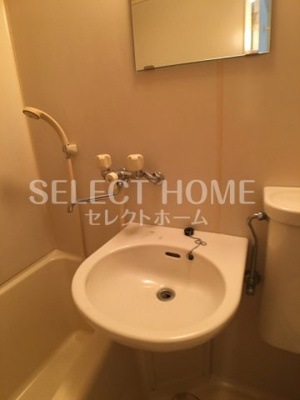 【洗面所】 | 明大寺ハイツ | スペースが確保できる洗面所です