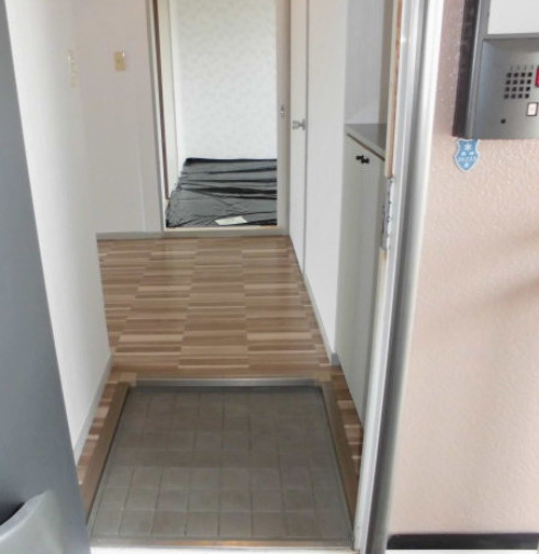 サンライフ中野の玄関