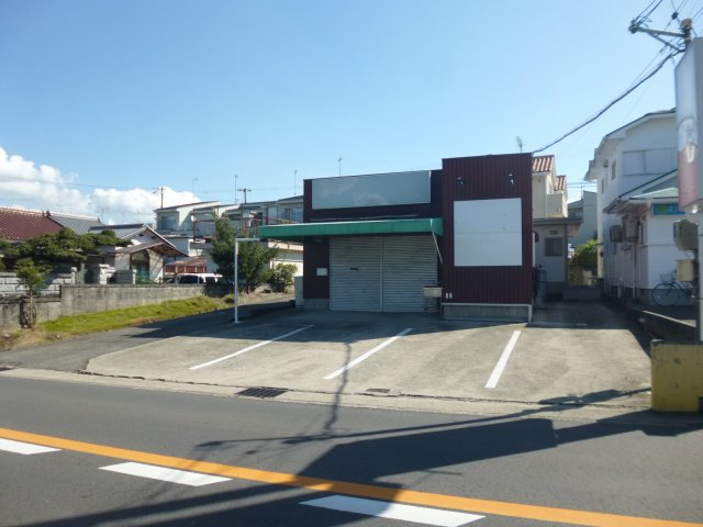 岩岡貸店舗の外観