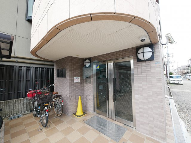 【エントランス】 | カーサファミール | 毎日通るエントランスはこのようになっています