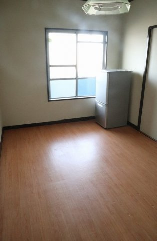 コーポサンライトの洋室|落ち着いた色調の洋室です