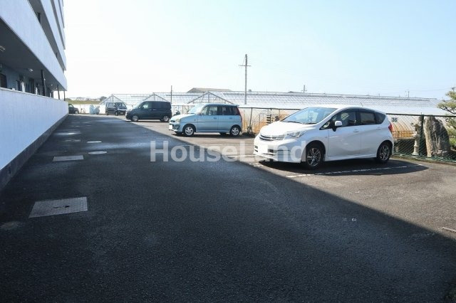 コーポサンライトの駐車場|カースペースがあります