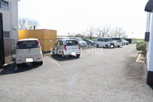 コーポサンライトの駐車場|駐車場があります