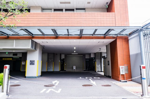 【駐車場】 | 【機械式駐車場出入口】こちらは機械式駐車場の出入り口です。