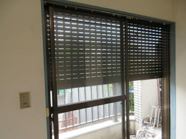 電動シャッター雨戸。