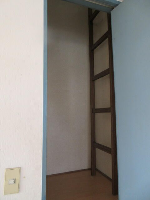 ロフトへつながる階段です。