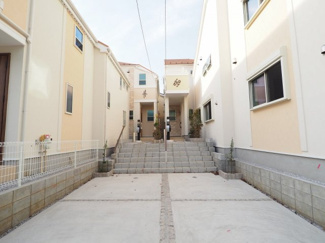 【外観】 | 開放感充実、車庫入れにもストレスを感じないオープン外構