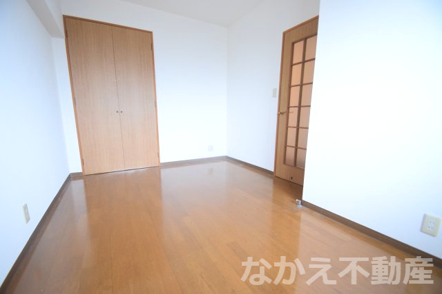 【寝室】 | 広くて明るい寝室