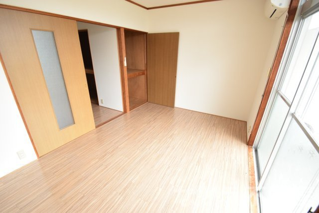 【寝室】 | 広くて明るい寝室