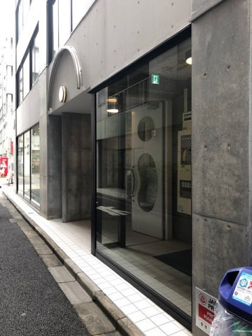 神田Y5ビルのエントランス