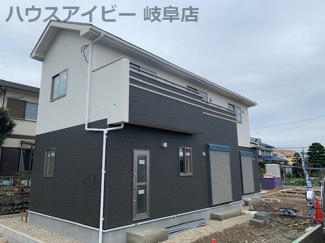 【外観】 | 岐阜市薮田西　新築建売　1棟　お車スペース並列4台可能！敷地広々81坪　パントリー付き　テレワーク部屋