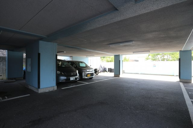 エスポワール森友の駐車場