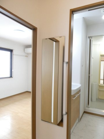 セジュール碧Cの設備|姿見ミラーあります。