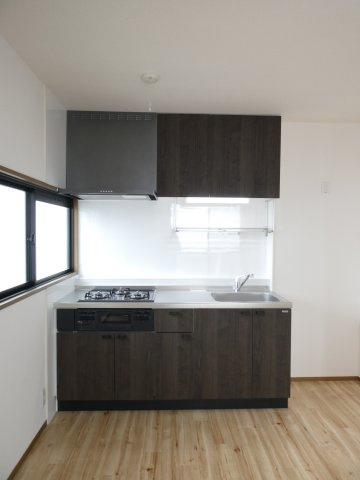 セジュール碧Cのキッチン|落ち着いた色調のキッチン