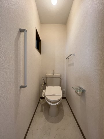 セジュール碧Cのトイレ|温水洗浄暖房便座付きです。