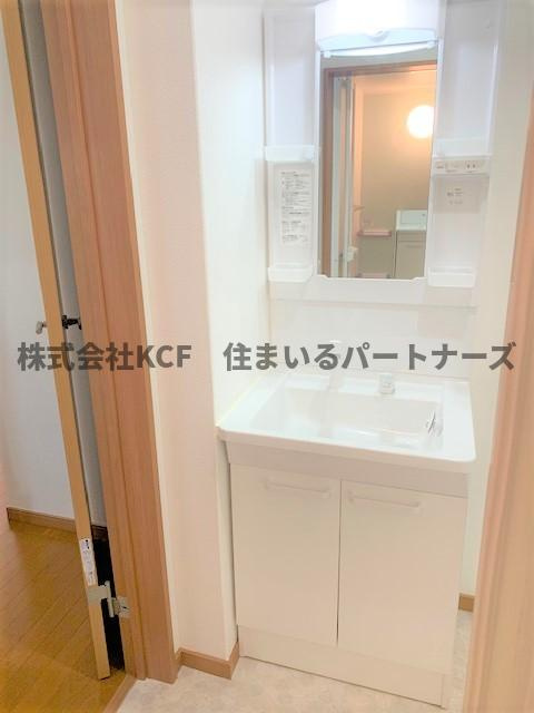 ビオス広川C棟の洗面所|ゆったりとスペースのある洗面所