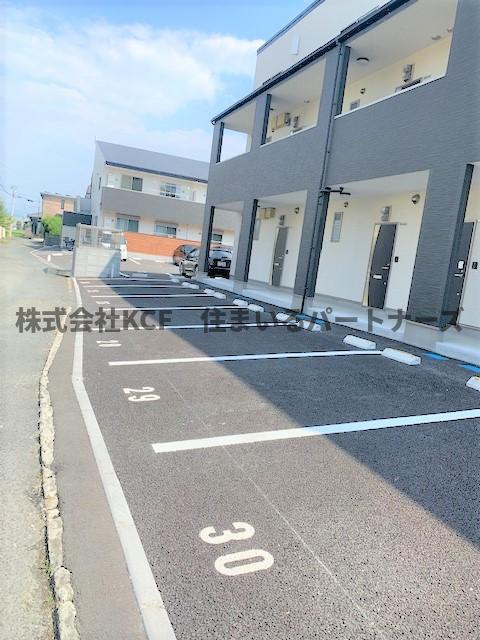ビオス広川C棟の駐車場|駐車スペースもあります