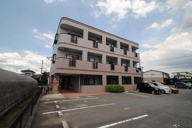 ピュアクローネⅡの駐車場