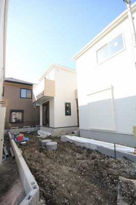 【前面道路含む現地写真】 | 新和2丁目6棟西新井　5号棟