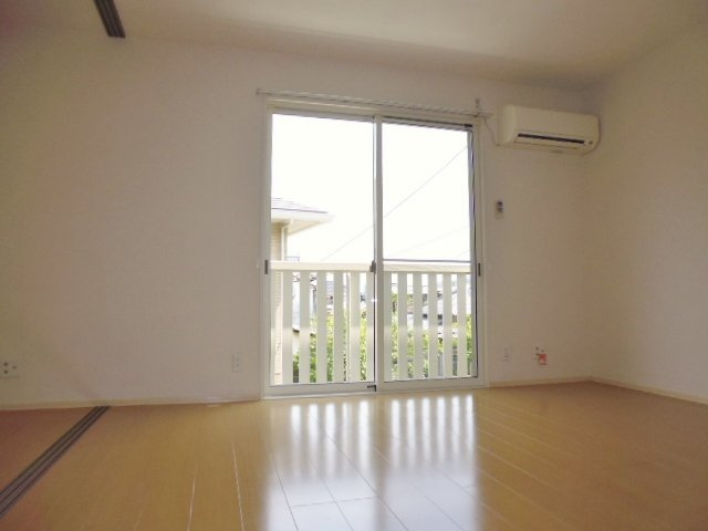 倉敷市児島小川４丁目のアパートの居間・リビング