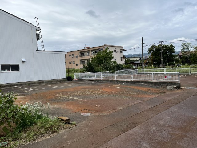 ユリハウスの駐車場