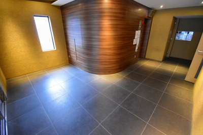 【ロビー】 | エスティライフ梅田新道 | 清潔なロビーです