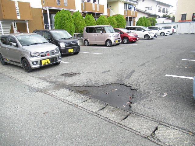 セジュール塩野Aの駐車場