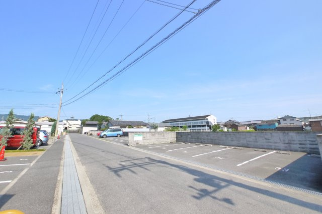 武野モータープールの外観