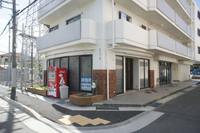西村マンションの外観